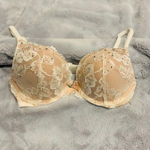 SOLD- NWOT Victoria’s Secret bra 32C